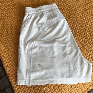 Brand new Lululemon Pace Breaker Linerless Short 5"
No tags.semi new